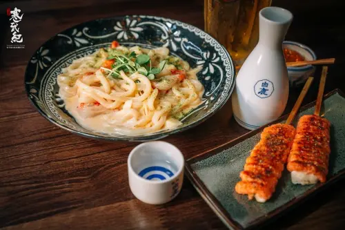 【中肯‧食記】老味噌居酒屋-新莊店．捷運新莊站｜新莊人氣居酒屋．炭火串燒烤功一流．價格平實口味好！