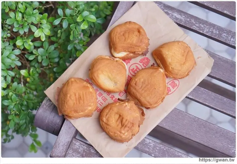 有蜂蜜香的雞蛋糕，爆漿奶油超好吃 !!