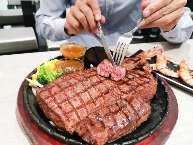 (中和美食/中和牛排)鬥炙原味炙燒牛排-中和店,宜蘭東門夜市著名牛排館進軍台北,快來挑戰霸主等級64OZ牛排