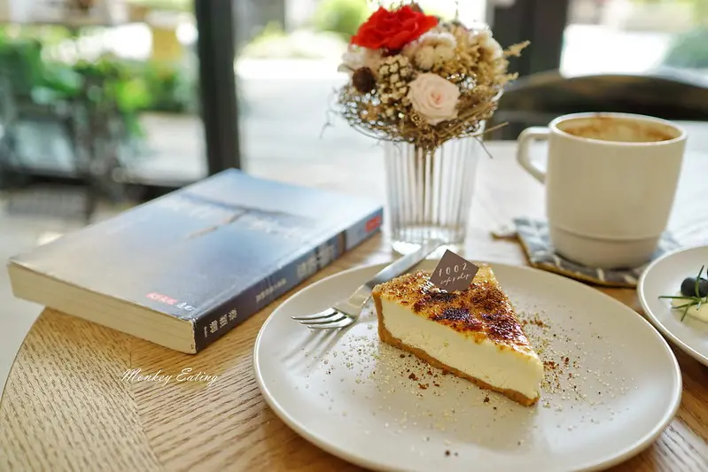 【台中豐原】靜謐悠閒的白色空間『1002 cafe&shop』。手作早午餐。下午茶。甜點│享受輕豪宅優美庭院│上騰御寶一樓