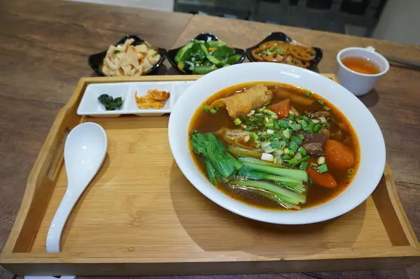 [台北美食] 曾蒙牛 職人麵舖-輕工業風x職人傳統美味/ 土城牛肉麵推薦/ 台北牛肉麵推薦/ 辣牛肉麵推薦/ 清燉牛肉麵推薦