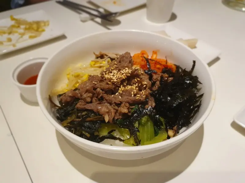 (胖樺食記)永康街推薦美食「Nabiya韓式 나비야 한식釜山料理」/商業午餐完整菜單/燈光美氣氛佳/捷運東門站餐廳/牛肉石鍋湯豆腐鍋拌飯