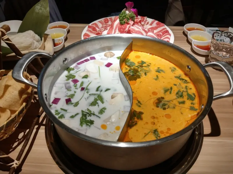 [泰滾]冬陰功加上椰奶鍋, 炎夏也能讓人食慾大開的鴛鴦鍋