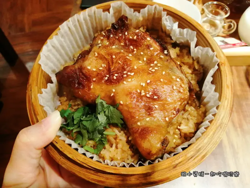 【永康街美食記】呷七碗 台北永康店 經典傳統美食 油飯 米粉 牛肉麵 四神湯 佛跳牆 麻油雞 薑母鴨 珍珠奶茶樣樣都美味 鄰近東門捷運站 台北大安區美食推薦