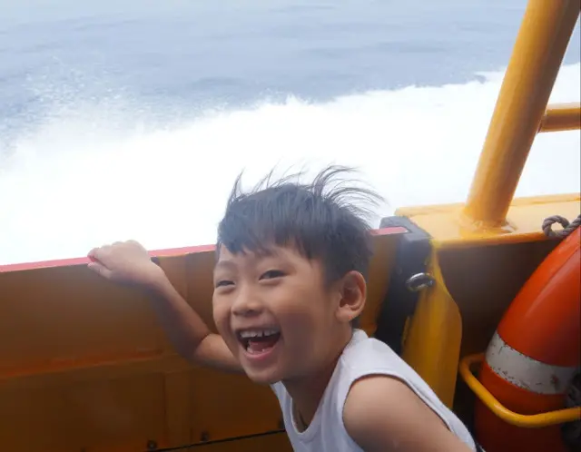 ［親子旅遊］小琉球民宿番仔厝套裝行程~小琉球親子就醬玩全攻略~跟著屎蛋乘風破浪去旅行！烏鬼洞、花瓶岩、潮間帶導覽
