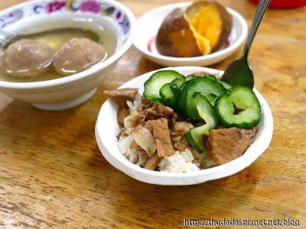 [統整食記] 嘉義－春季行15間小記~黑人魯熟肉、燒肉觀止、COP Bar、和平/嘉義人火雞肉飯、AMON咖啡所、大好冷藏熟成肉火鍋、東市場-袁家筒仔米糕/蕭家春捲/阿富網絲肉捲、小間食堂、國華街(原