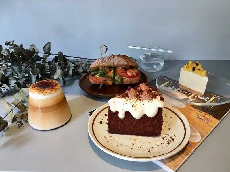 【台北｜大直站】弎祿＿伯爵巧克力戚風蛋糕讓人為之瘋狂＿軟嫩的厚蛋、鮮美的小蝦搭配外酥內軟的麵包很優秀