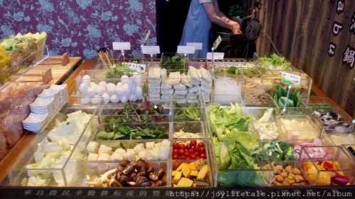 【食台北⎪Att 4 fun 餐廳推薦 千荷田蔬食百匯涮涮鍋】併蹦叫現撈活蝦＋六十種野菜buffet吃到飽＋