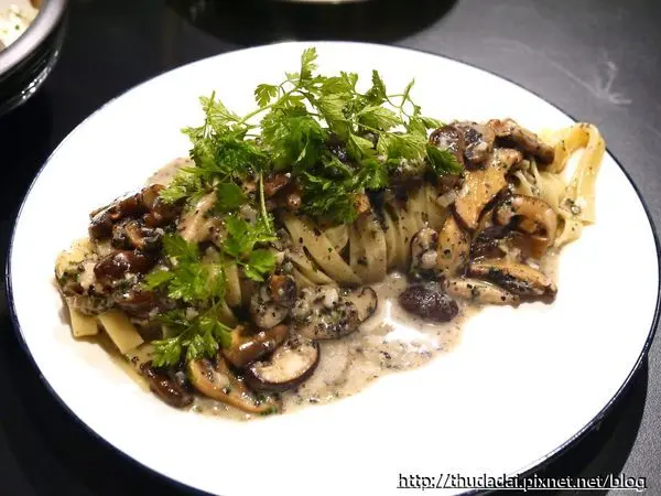 [邀約食記] 新竹－紅羽毛咖啡餐酒館