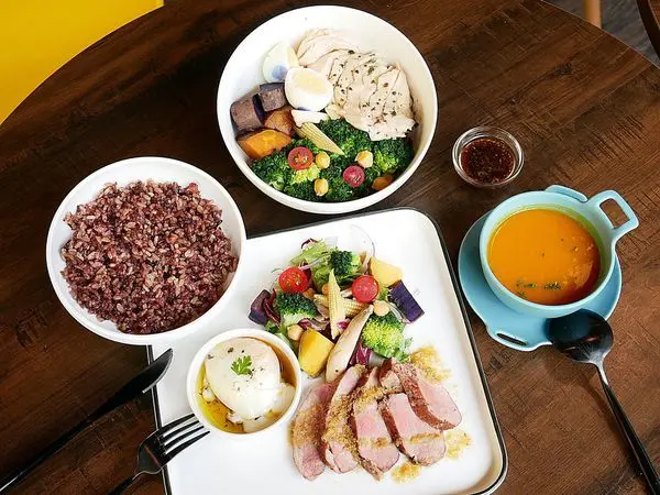 奧兒法輕食健身餐 - 台中南屯健康餐新選擇  誰說健康餐盒一定很無聊  專業大廚利用功夫料理  讓健康和美味不衝突