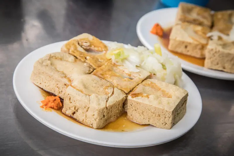 [新竹美食]金佳脆皮臭豆腐/千萬不要外帶放車上，保證你車子臭三天，但越臭我越愛！ - 大手牽小手。玩樂趣