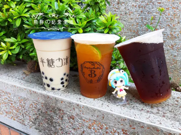 【桃園】藍白色系的裝潢設計，走在時尚文青尖端，半糖少冰健康取向，很令人......