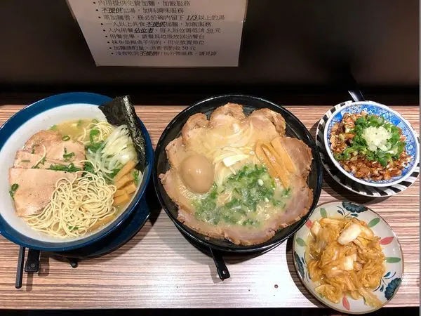 [台北]金沢拉麵/炙燒叉燒飯只要50元!!!/日式魚介湯頭好吃不等人/雙城夜市(晴光夜市)美食