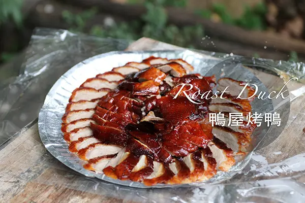 台中南屯｜鴨屋脆皮烤鴨｜ 老闆片鴨刀功與排盤美感不是一般般的厲害
