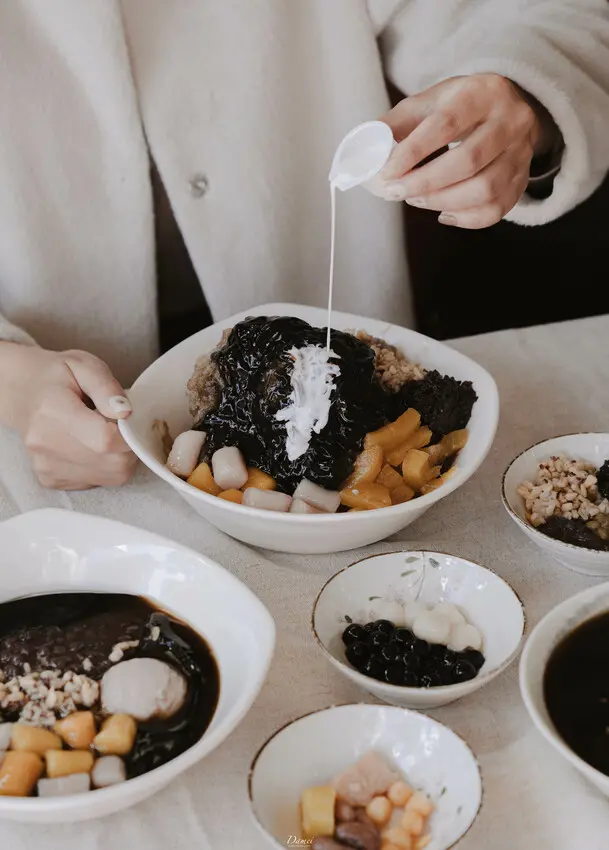 瑞隆路隱藏美食，手工仙草組合獨特配料-豐彩嫩Q仙草