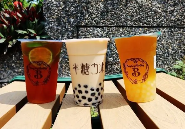 桃園飲料推薦『半糖少冰飲料店』高品質茶飲,夏日消暑又安心的飲料優選！