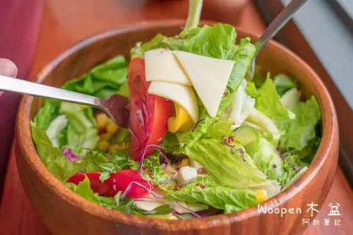 阿新筆記|Woopen木盆|視覺味覺最佳饗宴，超大木盆沙拉一盆讓你吃飽飽～就在台中火車站附近