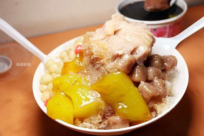 北投市場美食『陳家剉冰』高CP大碗公黑糖剉冰，多達30種配料，九份芋圓、紅豆湯、花生湯、燒仙草、豆花(捷運北投站)