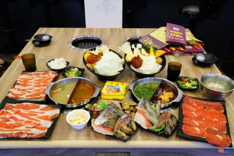【新莊好吃火鍋】 田野日式鴛鴦鍋 皮蛋香菜湯底激推 個人麻辣鍋 含菜單 爆米花冰淇淋吃到飽 宵夜開到半夜