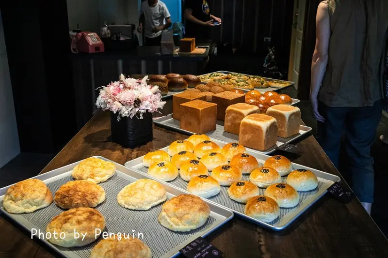台南．中西區．方云云台式麵包專賣店．小巷內超好拍的麵包店．非傳統台式麵包比擬的好口味