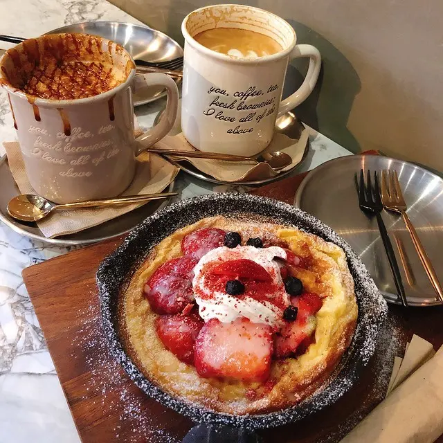 。新竹食記。F.A. 長椅咖啡．荷蘭鐵鍋鬆餅&招牌太妃糖拿鐵瀑布太誘人