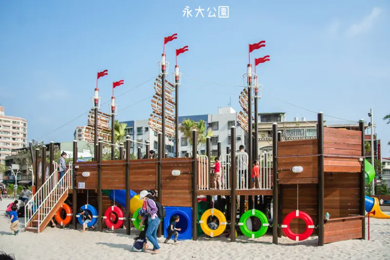 ｜特色公園｜永大公園，大型海盜船結合沙坑、盪鞦韆、溜滑梯等設施，一起來當北海小英雄 - 阿婷的旅行札記。