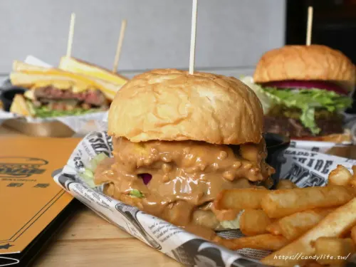 Harvie 哈維美式廚房〃台中必吃美式餐廳！經典岩漿花生牛肉起司堡超邪惡！除了漢堡外，還有排餐及早午餐，份量超澎派～