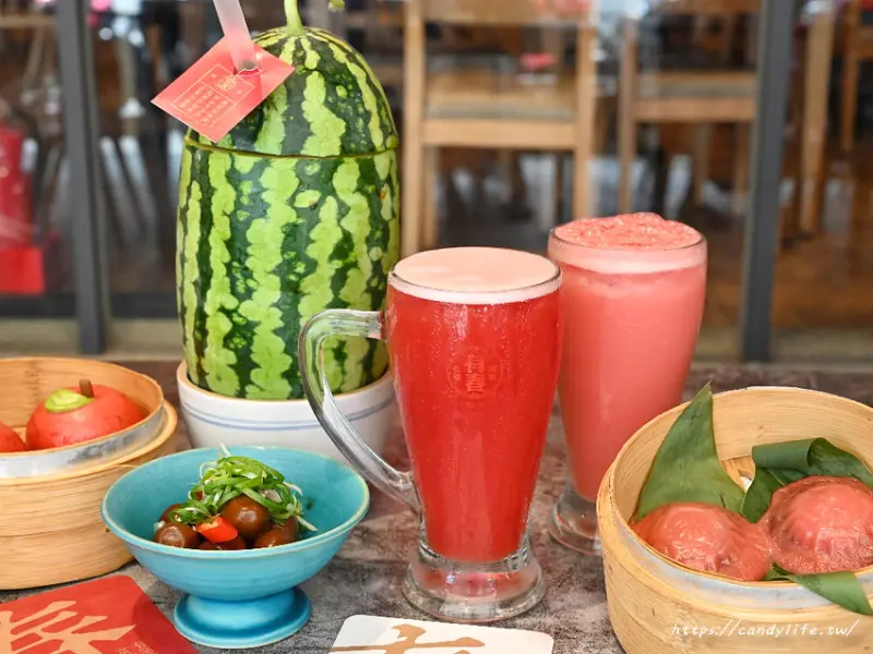 不管平假日，人潮都大爆滿的台中人氣茶館，整顆西瓜杏仁銀耳露超吸睛，每日限量！新品高麗菜乾創意料理超驚喜～