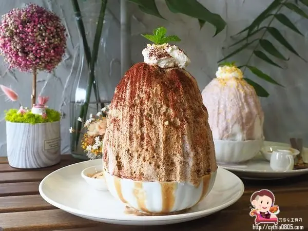 在花店裡面吃冰，在冰店賞花，韓國冰酥吸晴又好吃~今天你吃那一款口味了呢?