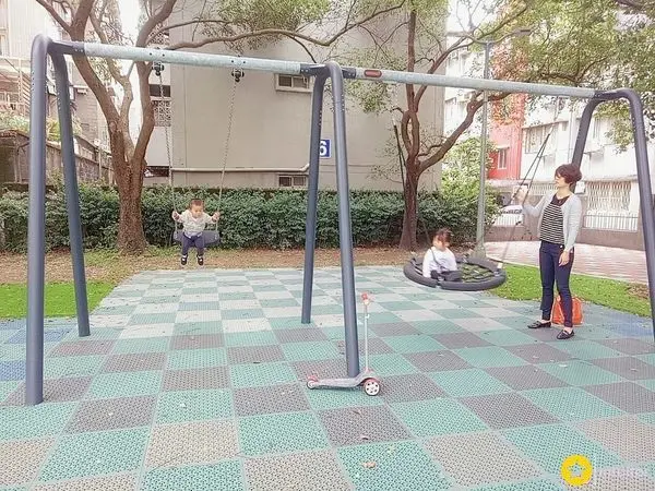 [台北]北投榮富公園/共融式遊戲場/鳥巢鞦韆/鄰近明德捷運站親子景點/台北捷運親子景點