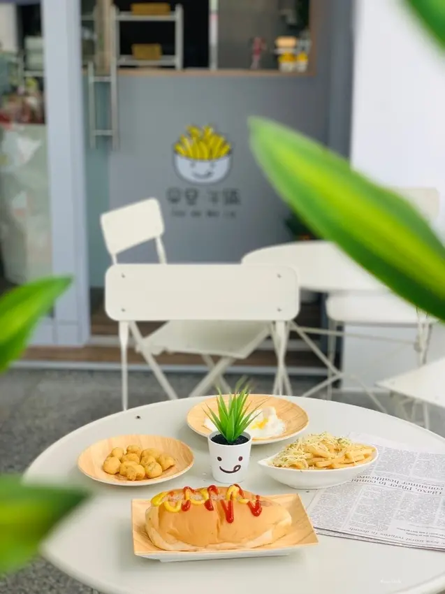 | 高雄美食 | 白色簡約的療癒笑臉/一早給你好心情/早安•午倆breakfast