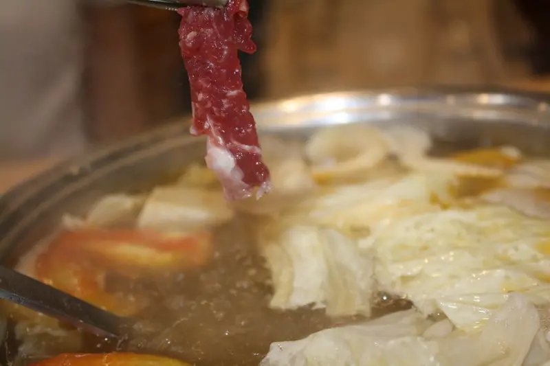 【台中美食】每日新鮮蔬果熬煮湯頭不添加味精,台中溫體牛推薦 - 品牛一館溫體牛涮涮鍋 @東吃東吃到處吃