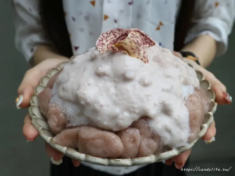 大甲芋頭芋圓刨冰，芋頭控必吃！熔岩芋泥搭配超大芋圓就是狂～