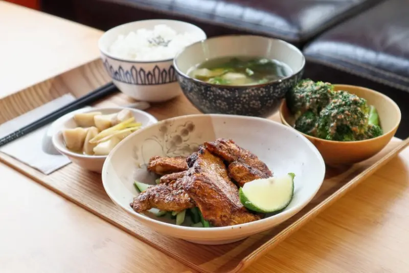 台北士林｜遇見小屋～彷彿推開門，就會到達另一個世界。個性小屋裡的家常定食（捷運芝山站）～