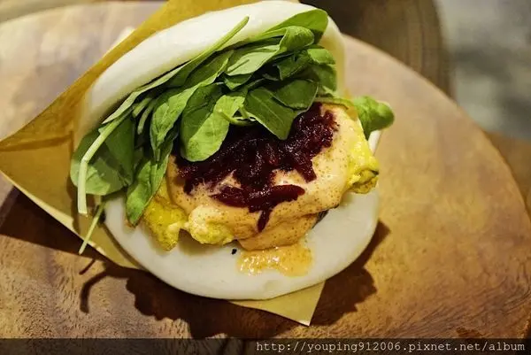 台北中正區｜客坐 KEZUO，讓我深深愛上刈包的靜謐餐廳，不只餐點好吃到沒話說，連風格都是舒服的文青感(附菜單)！