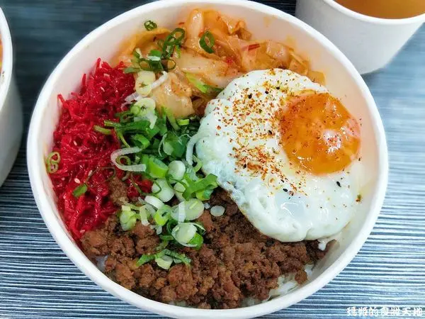 玖牛餓虎 和牛滷肉飯 ~顛覆傳統小吃 配菜豐富 美味好吃 捷運南勢角站美食