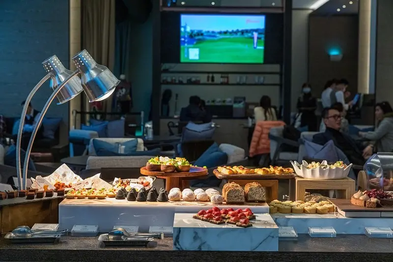 【宜蘭礁溪美食」礁溪寒沐酒店 下午茶399(含服務費)無時間限制吃到飽.三十多種甜鹹點心，紅茶、咖啡、果汁無限續+150還有溫水游泳池和遊樂場玩到瘋