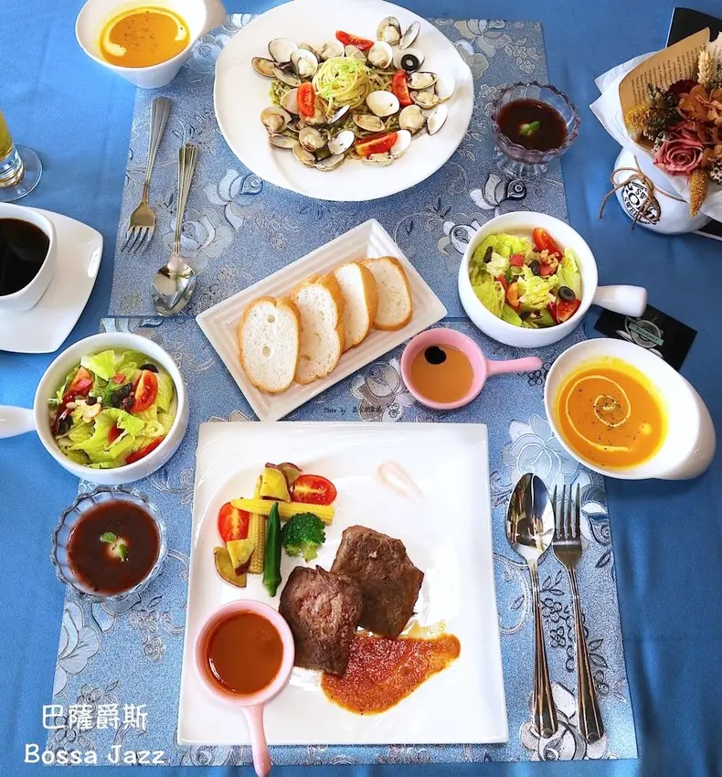 巴薩爵斯：質感義式餐廳內品嘗美味的義大利麵、牛排、香蕉冰淇淋鬆餅｜台南北區聚餐餐廳推薦/家具展示.複合式咖啡館 - 進食的巨鼠