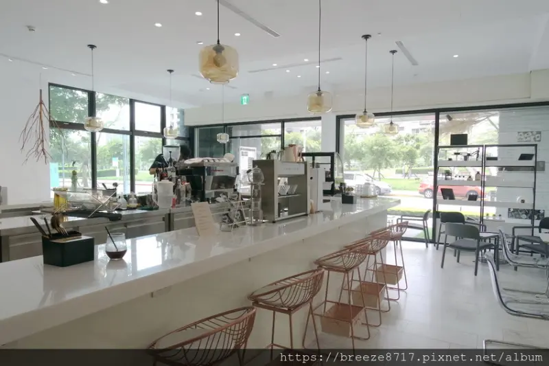 Lagom 拉革姆啡社｜黑白簡約時尚咖啡館【台北市】