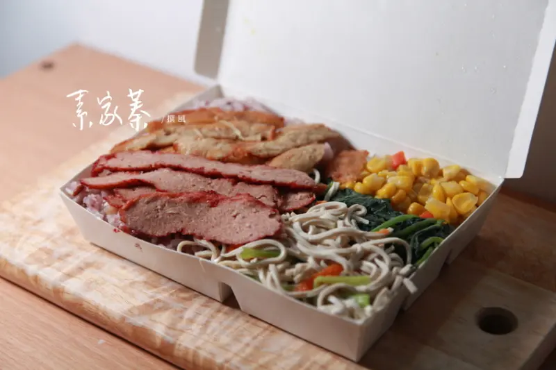 滿滿一盒！素家蓁，大坪林站平價素食便當，外酥內嫩的豆包便當