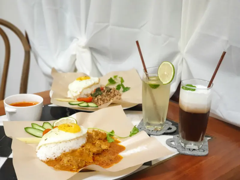 台南美食||1958老洋房-60年老洋房裡賣著南洋料理，超美的用餐環境很適合約會||北區、南洋料理