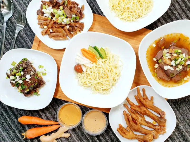 台中美食 │ 台灣瘋鴨頭 慢來就賣光光的北屯涼麵推薦 超搶手巴蜀風味麻辣冷滷也別錯過