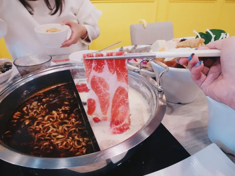 【蘆洲・火鍋】鮮開鍋－新開幕火鍋百元就能享用高檔和牛，高品質自助吧│蘆洲火鍋│麻辣鍋│起司牛奶鍋