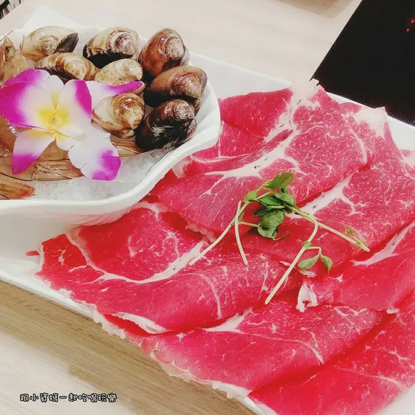 【新北蘆洲美食記】鮮開鍋職人鍋物 CP值超高的平價火鍋店 自助吧吃到飽 湯頭鮮美濃郁 日式牛奶鍋 和風麻辣鍋 草本藥膳鍋超熱賣