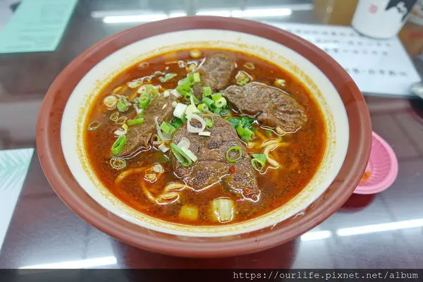 台中．香濃過癮湯濃肉嫩的麻辣牛肉麵@懷舊麵食館