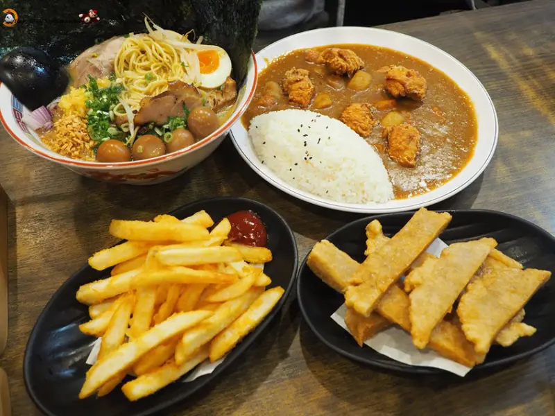 麵場小船 虱目魚背+豚骨+全雞的獨一無二湯頭好特別  五甲拉麵推薦