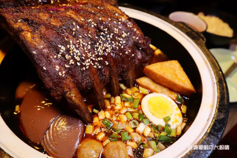 新竹宵夜推薦水貨烤魚！超夯夜店風裝潢，四川重慶麻辣烤魚火鍋 - ㄚ綾綾單眼皮大眼睛