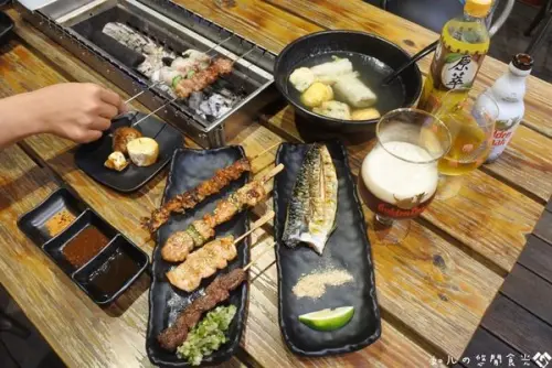 【台中太平區】轉吧轉吧～半露天貨櫃屋自動翻轉串燒燒烤！有趣又美味『轉轉燒-串燒•關東煮•比利時啤酒』