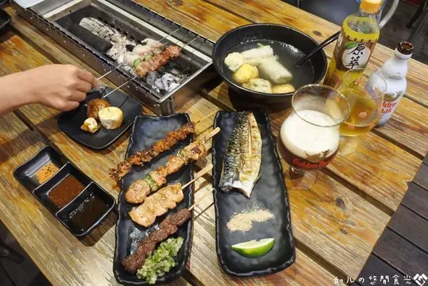 【台中太平區】轉吧轉吧～半露天貨櫃屋自動翻轉串燒燒烤！有趣又美味『轉轉燒-串燒•關東煮•比利時啤酒』