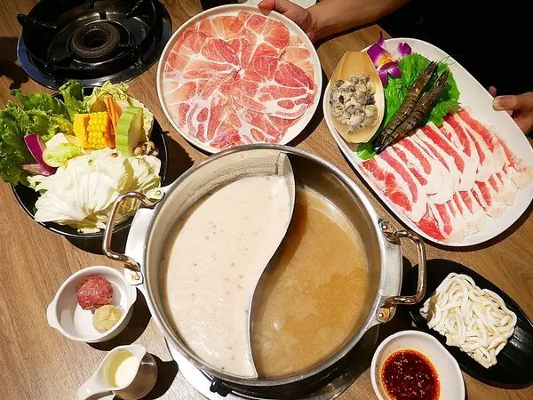 澤鍋物 - 桃園大業路火鍋鍋物，個人涮涮鍋和吃到飽並存超特別， 湯底超厲害一碗接一碗停不下來，大推牛奶鍋和肉骨茶